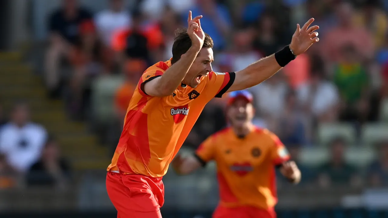 Phoenix stay in the race as Tim Southee knocks Rockets out