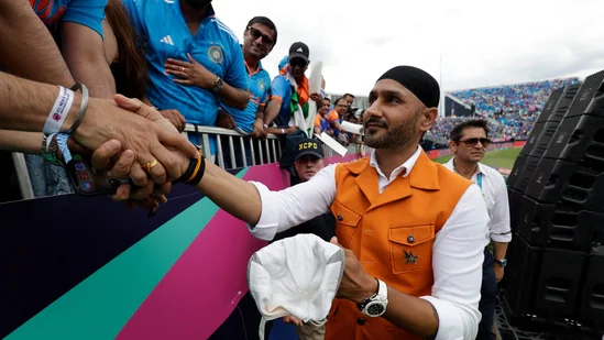 Criticism from Harbhajan: India captain and coaches criticized for denting batter's confidence with the goal of winning tests in just two and a half days