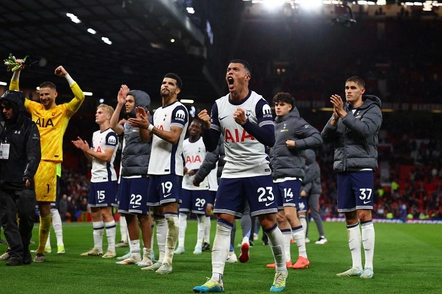 Elegant Spurs breeze to 3-0 victory against 10-man Manchester United