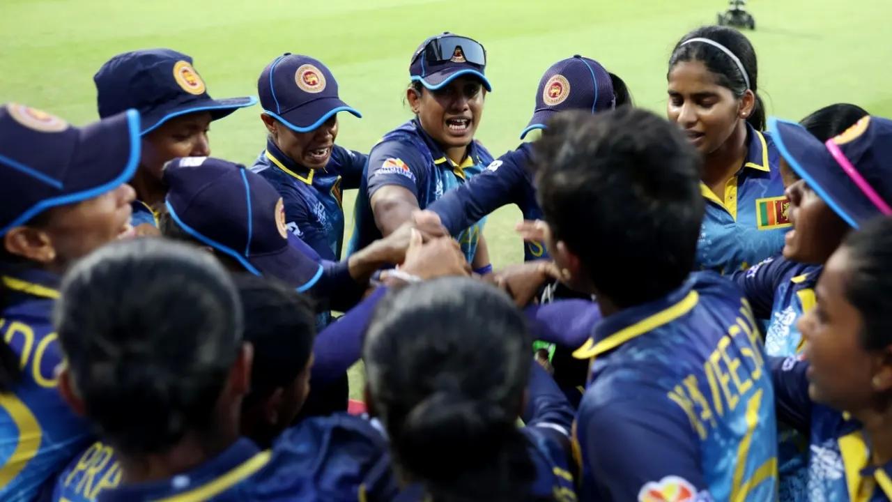 Sri Lanka decides to bat first against reigning champions Australia