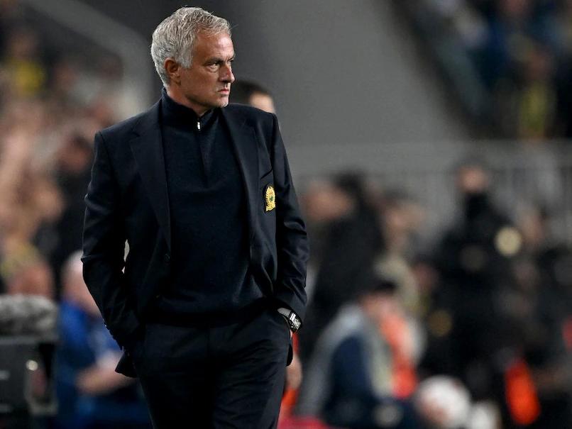 Jose Mourinho Receives Red Card as Fenerbahce Hold Manchester United in UEFA Europa League